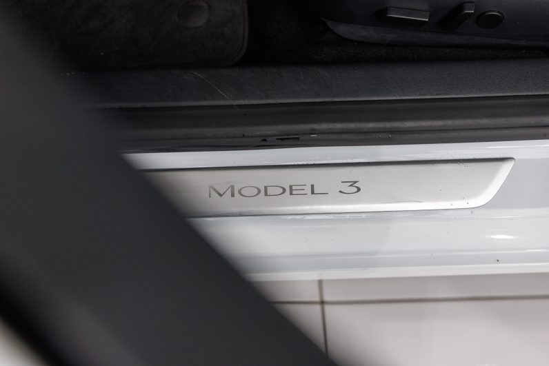 Tesla Model 3 Standard Range Plus RWD