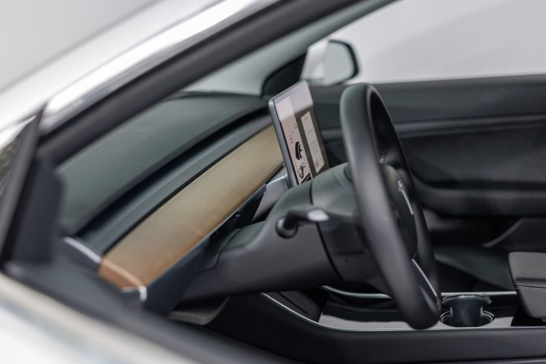 Tesla Model 3 Standard Range Plus RWD