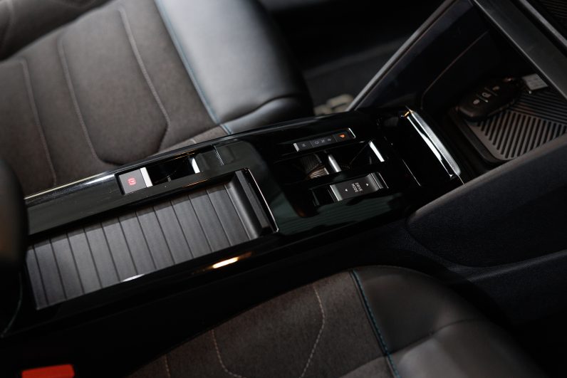 Citroën C4 1.2 PureTech Shine EAT8