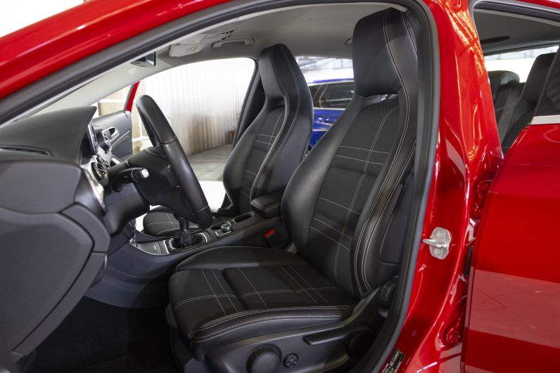 Mercedes Benz GLA 180 d Urban