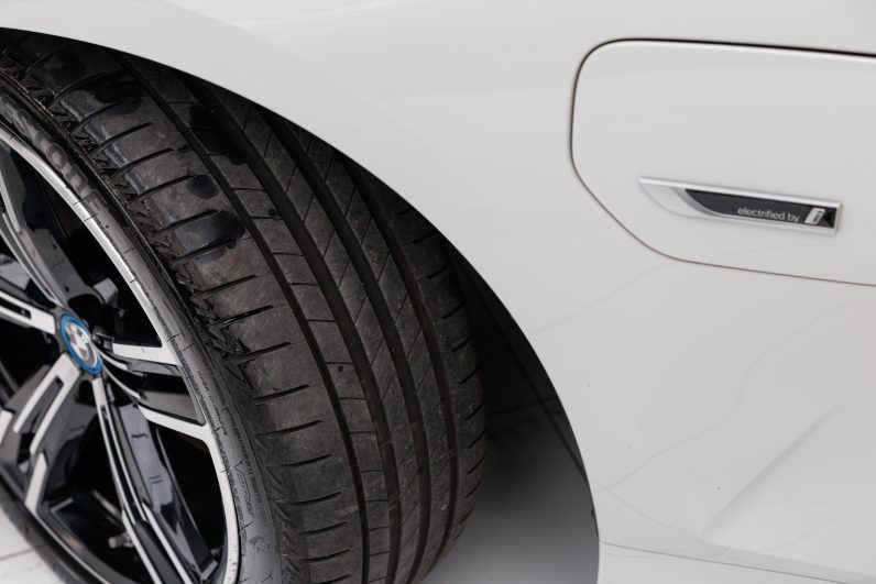 BMW 320e Touring – Híbrido – Pack M