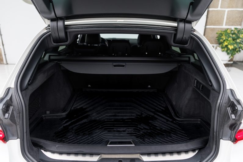 BMW 320e Touring – Híbrido – Pack M