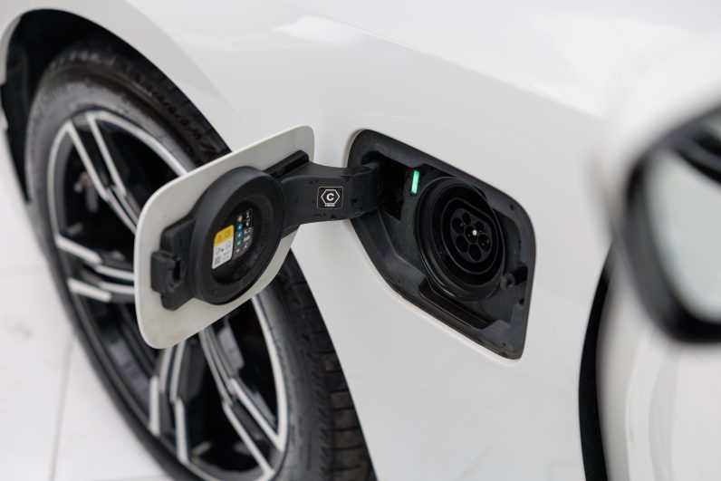 BMW 320e Touring – Híbrido – Pack M